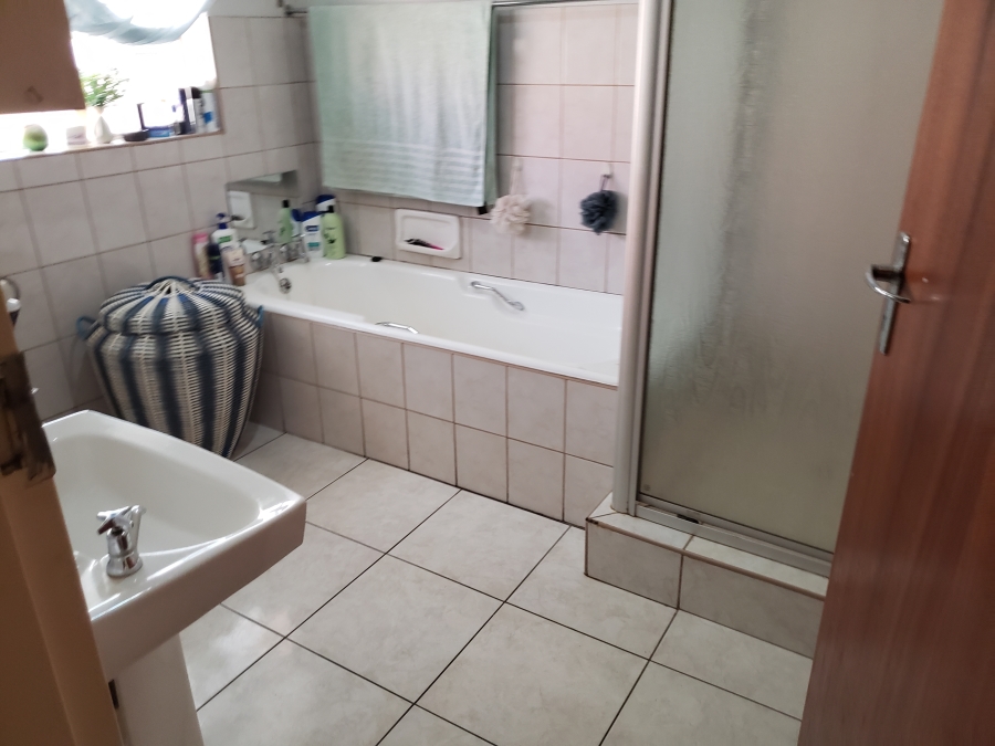 4 Bedroom Property for Sale in Geelhoutpark North West